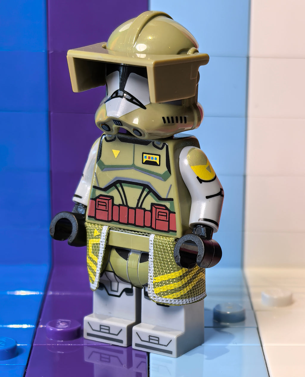 Commander Olive (Official Helm) With Accessories