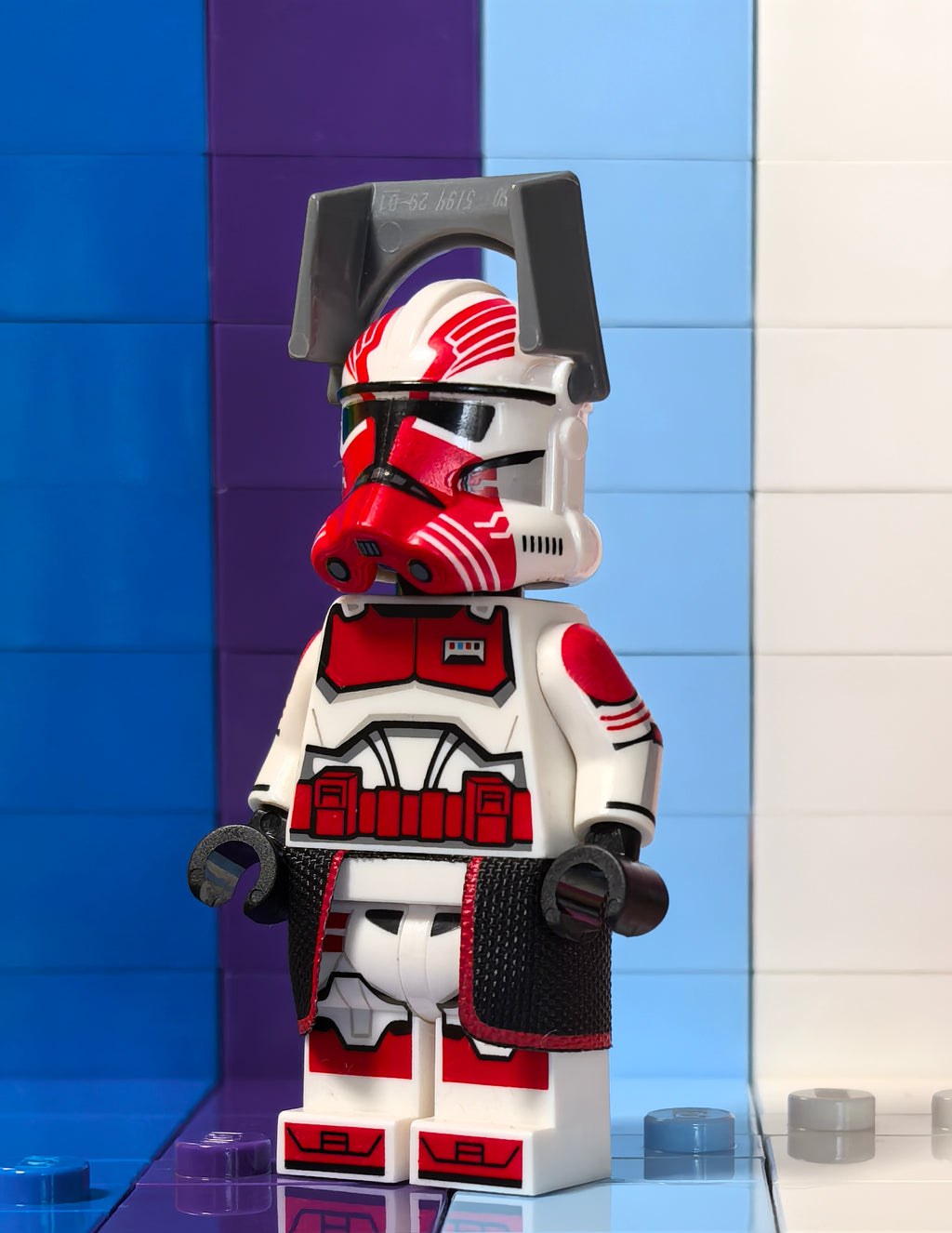 Red Loyalist Commander V2 (Official Helm)