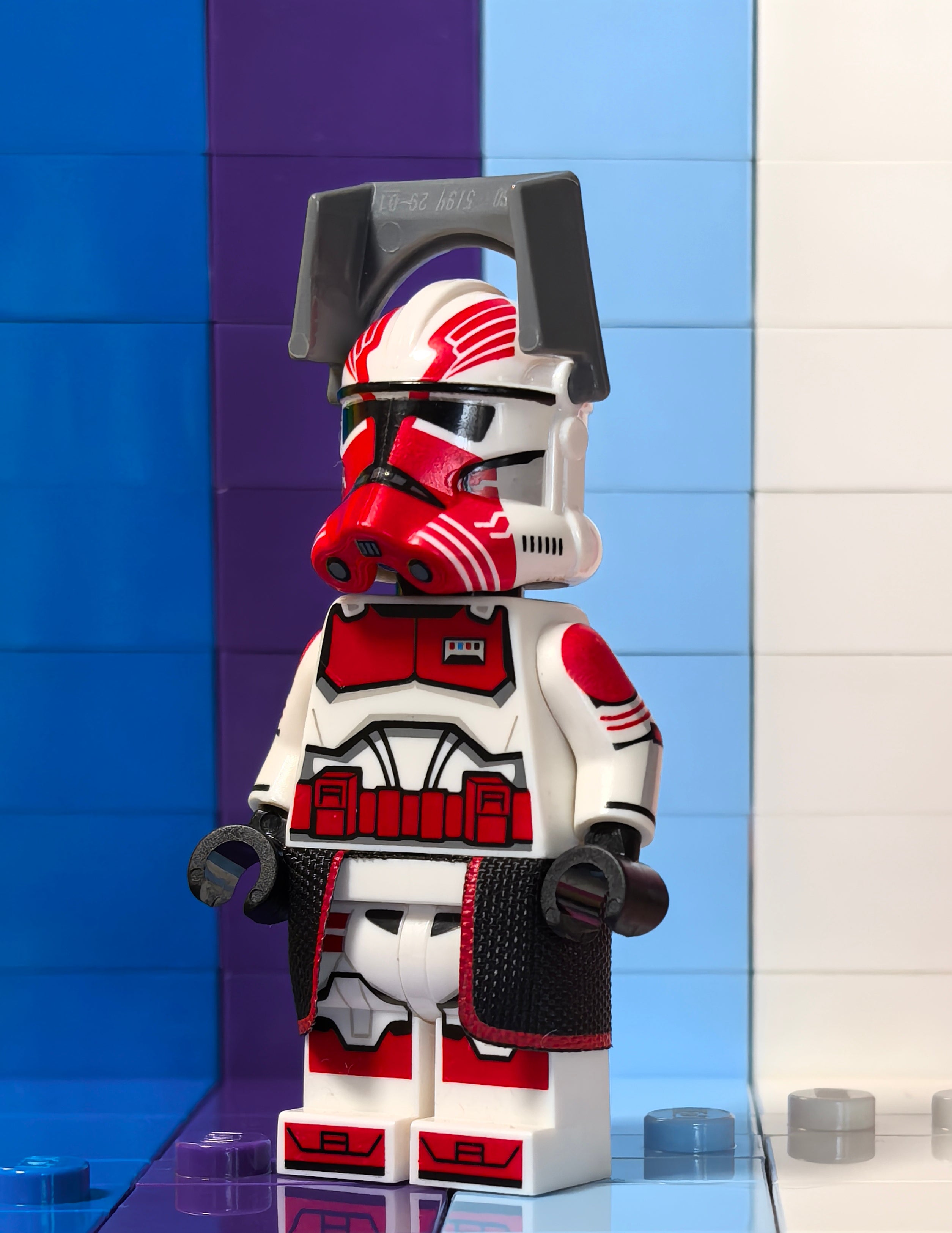 Red Loyalist Commander V2 (Official Helm)