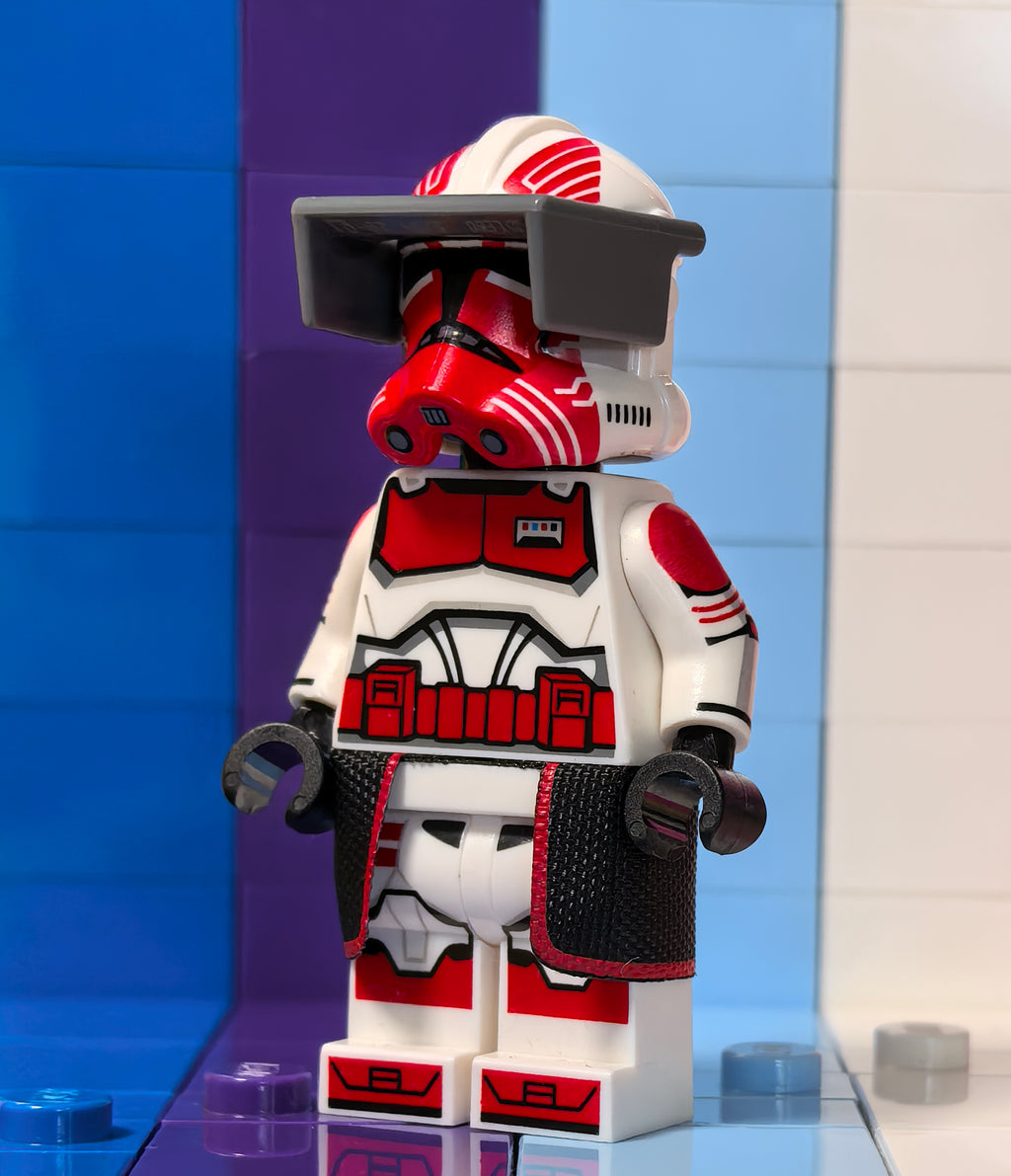 Red Loyalist Commander V2 (Official Helm)