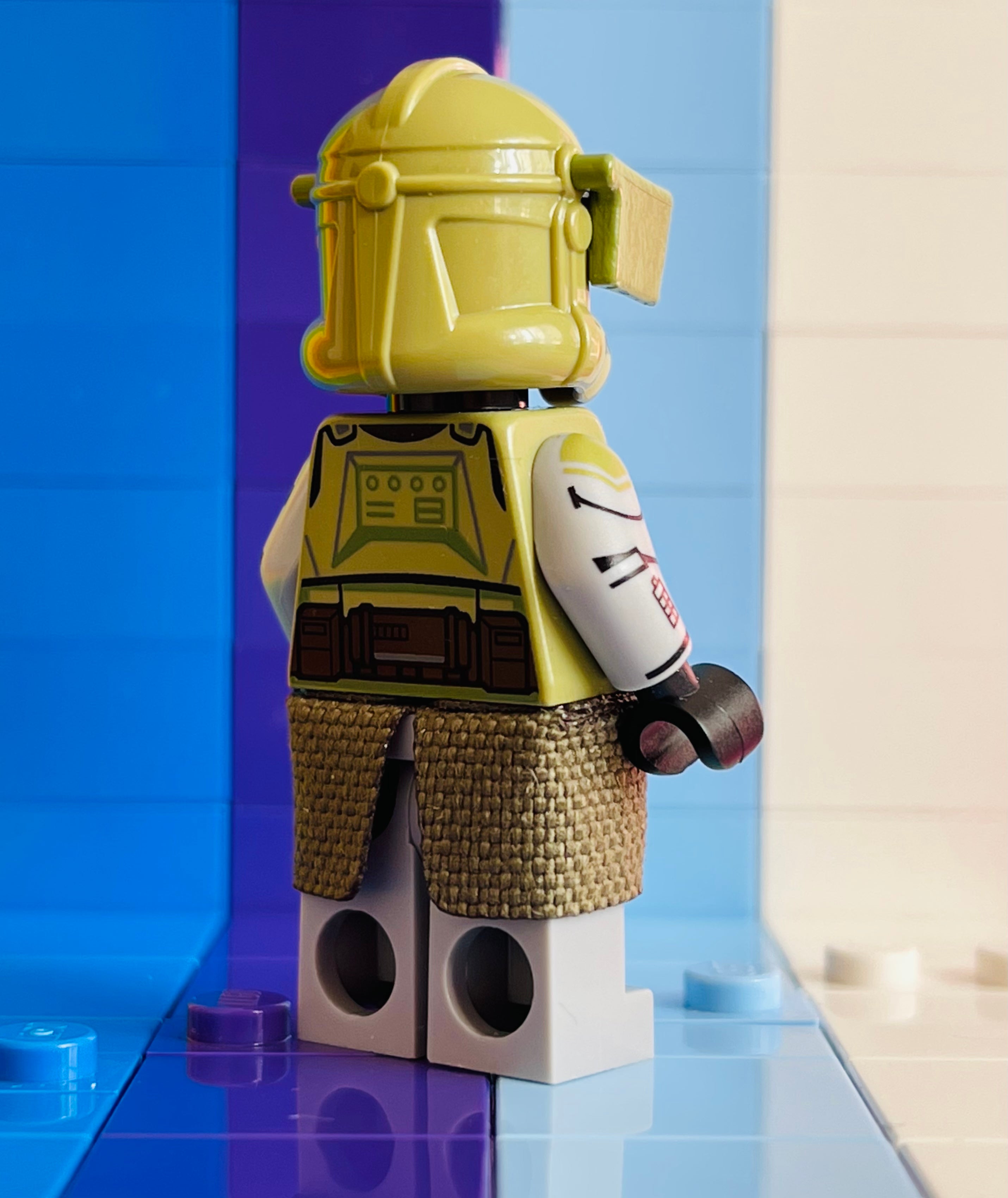 Commander Olive V1 2023 (Official Helm)