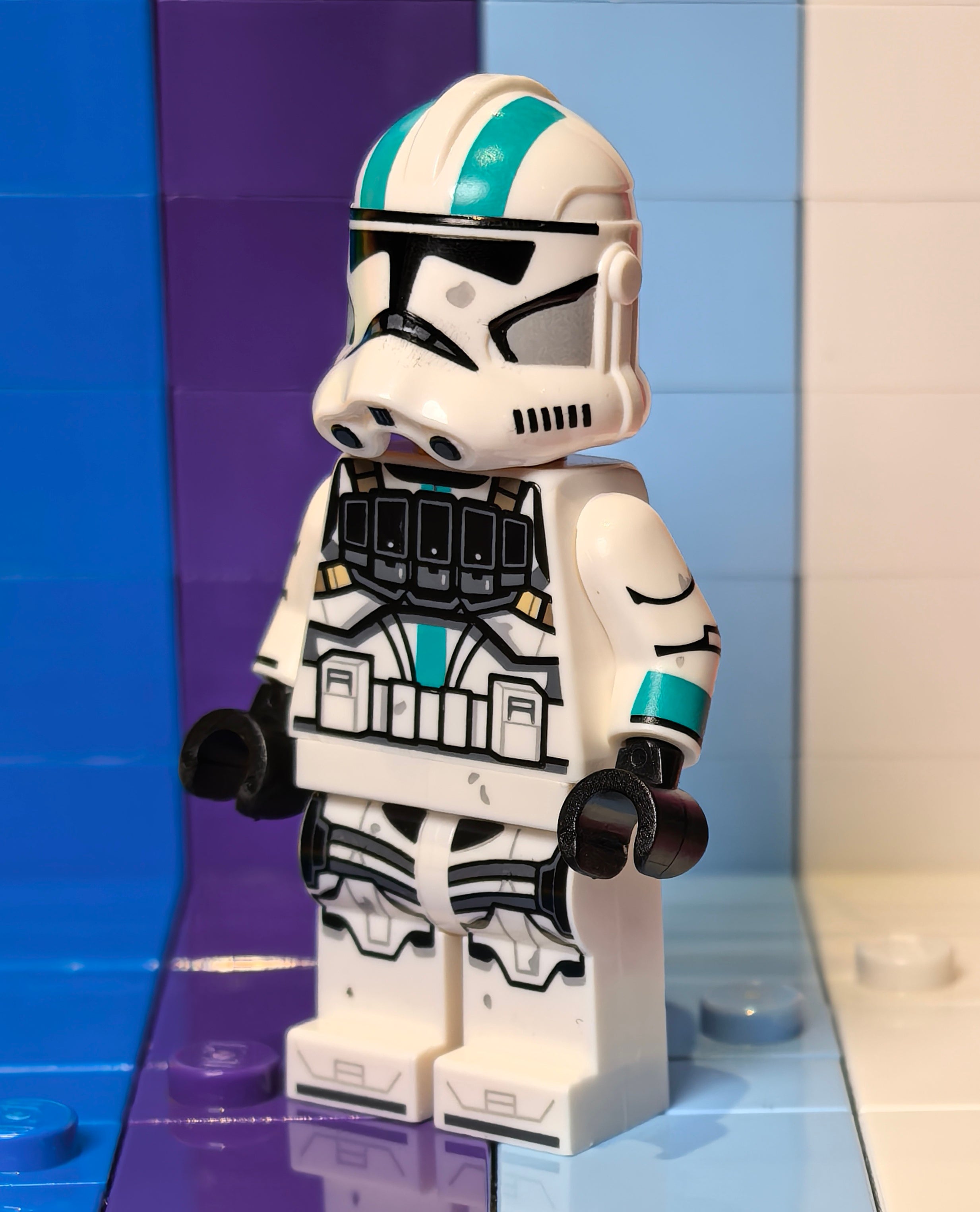 Rogue Turquoise Captain (Official Helm)