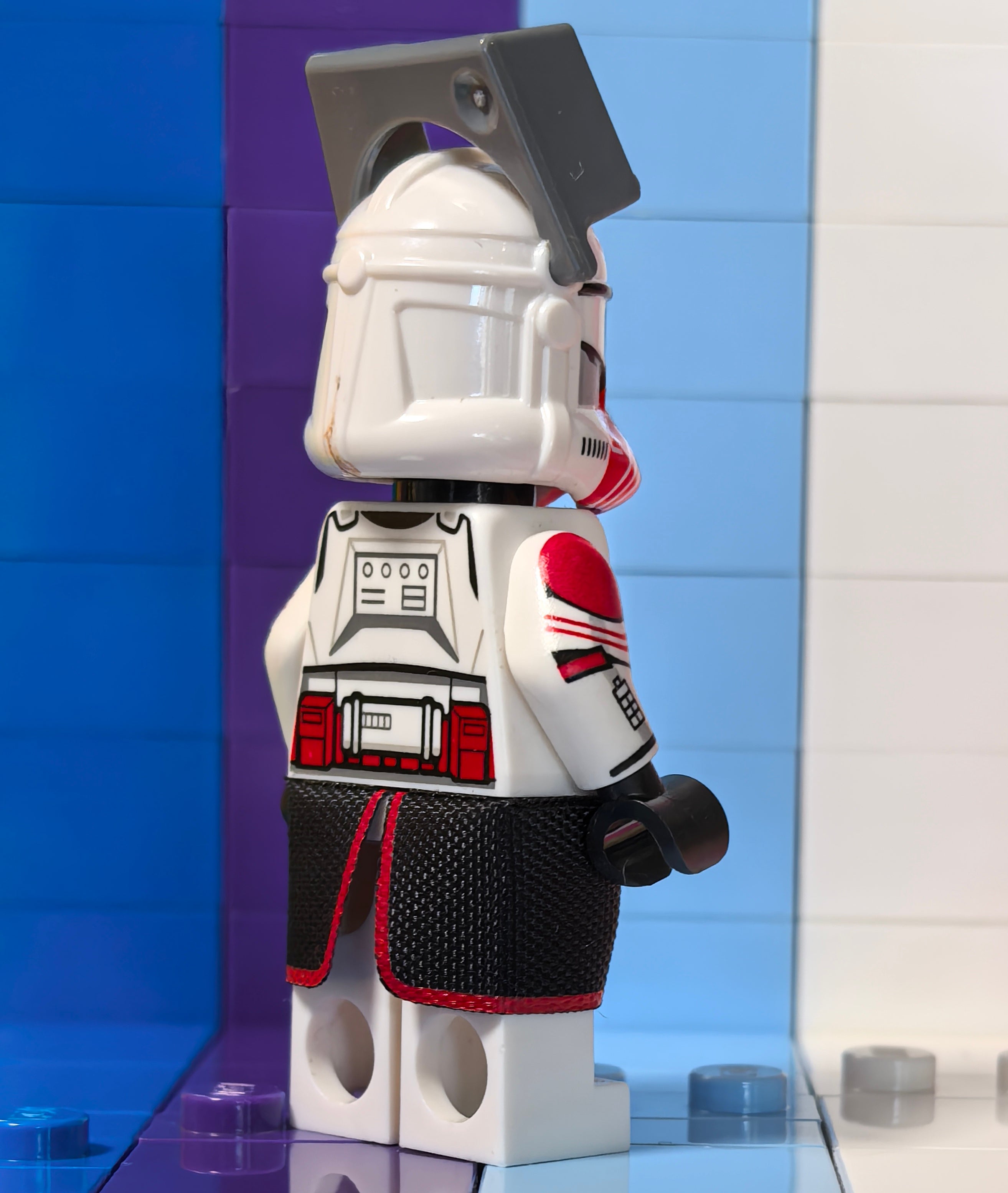 Red Loyalist Commander V2 (Official Helm)