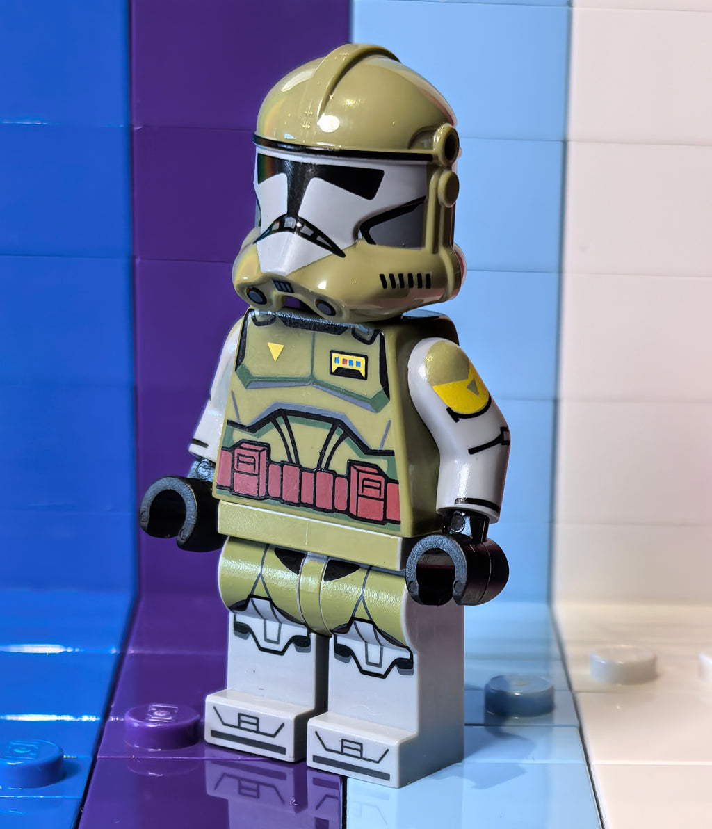 Commander Olive (Official Helm) With Accessories