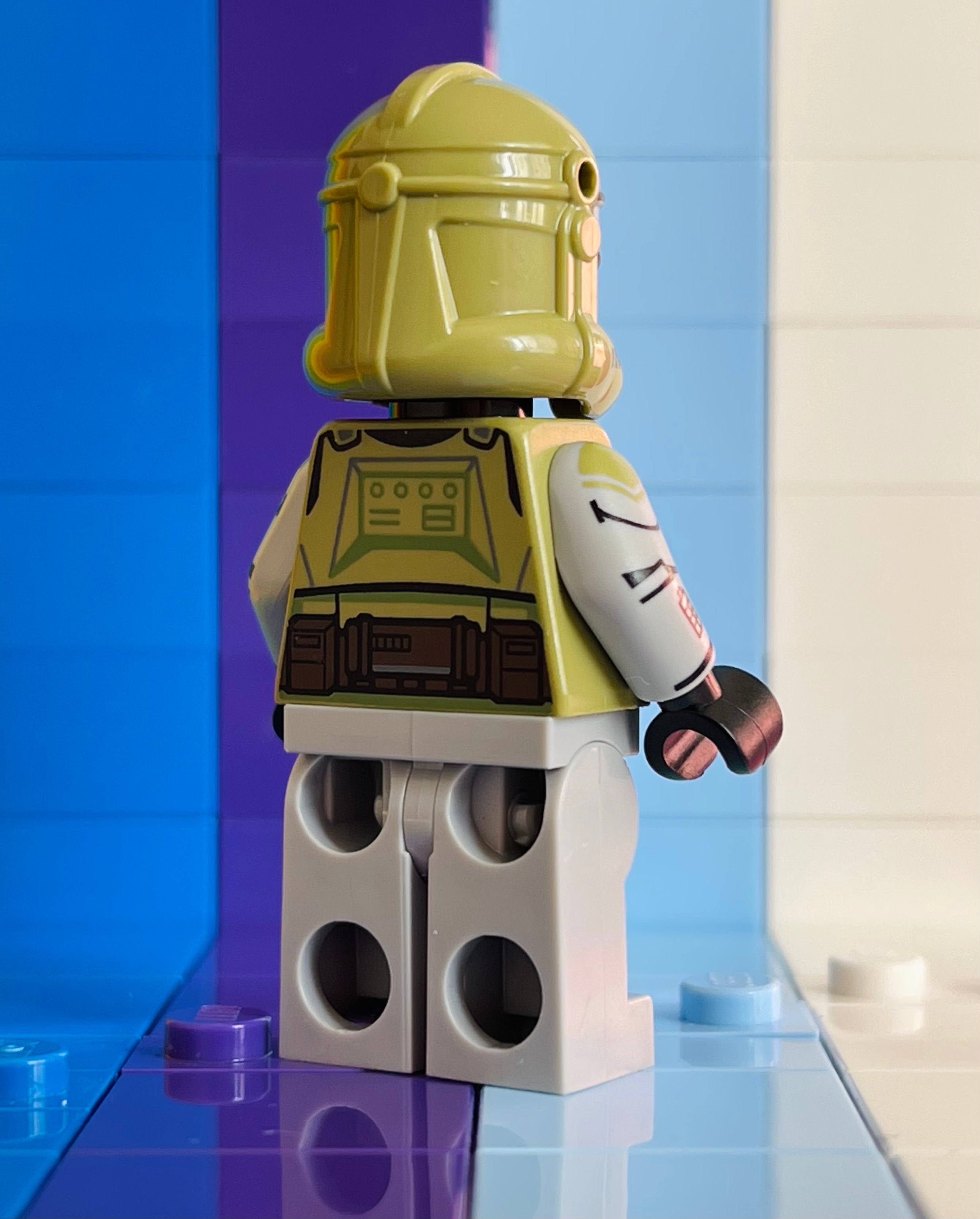 Commander Olive V1 2023 (Official Helm)